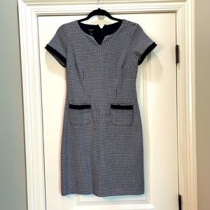 Talbots 2P navy and white houndstooth back zip